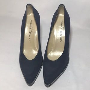 Simple navy blue heel
